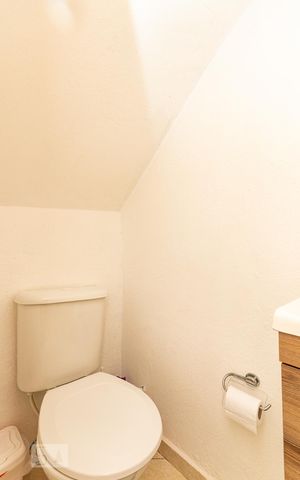 Casa à venda com 125m², 2 quartos e 5 vagas Casa à venda com 125m², 2 quartos e 5 vagasLavabo Garagem