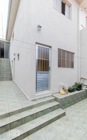 Casa à venda com 125m², 3 quartos e 2 vagas Casa à venda com 125m², 3 quartos e 2 vagasFundos