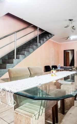 Casa à venda com 232m², 3 quartos e 3 vagas Casa à venda com 232m², 3 quartos e 3 vagasSala