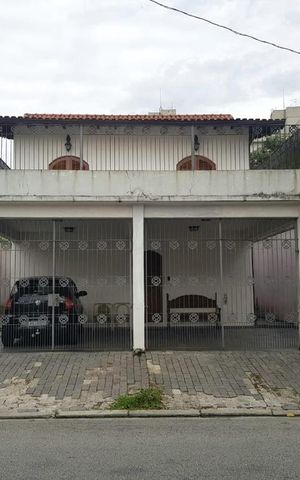 Casa à venda com 270m², 4 quartos e 3 vagas Casa à venda com 270m², 4 quartos e 3 vagasFachada