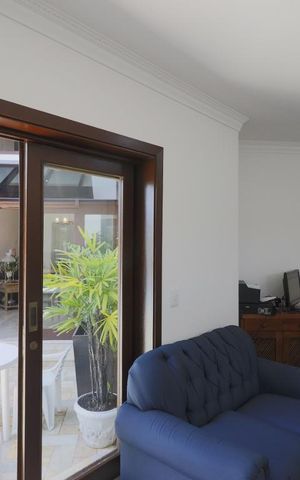 Casa à venda com 490m², 3 quartos e 6 vagasEscritório 1