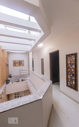 Casa à venda com 357m², 4 quartos e 4 vagasCorredor