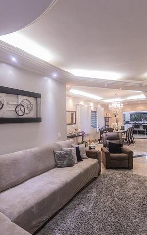 Casa à venda com 357m², 4 quartos e 4 vagasSala de Estar