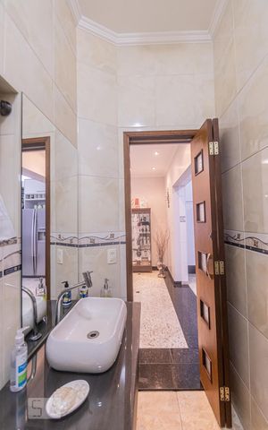 Casa à venda com 357m², 4 quartos e 4 vagasLavabo