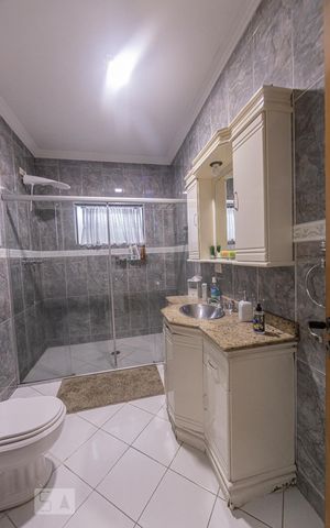 Casa à venda com 357m², 4 quartos e 4 vagasBanheiro Social