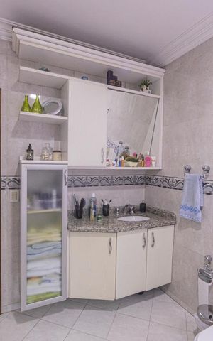 Casa à venda com 357m², 4 quartos e 4 vagasBanheiro Quarto 4