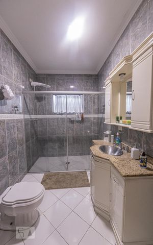 Casa à venda com 357m², 4 quartos e 4 vagasBanheiro Social