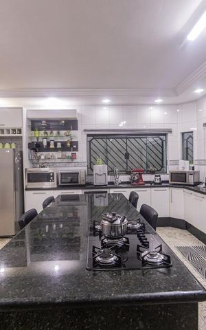 Casa à venda com 357m², 4 quartos e 4 vagasCozinha