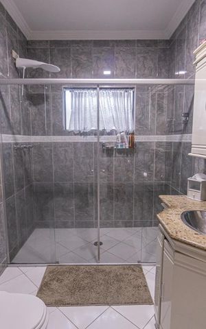 Casa à venda com 357m², 4 quartos e 4 vagasBanheiro Social