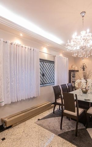 Casa à venda com 357m², 4 quartos e 4 vagasSala de Jantar