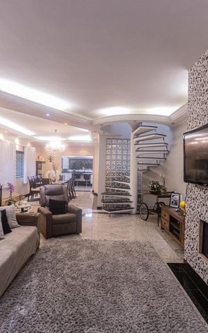 Casa à venda com 357m², 4 quartos e 4 vagasSala de Estar