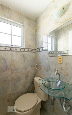 Casa para alugar com 200m², 5 quartos e 2 vagas Casa para alugar com 200m², 5 quartos e 2 vagasLavabo