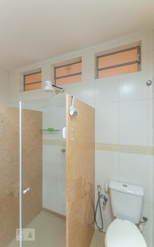 Casa para alugar com 200m², 5 quartos e 2 vagas Casa para alugar com 200m², 5 quartos e 2 vagasBanheiro da Suite 1