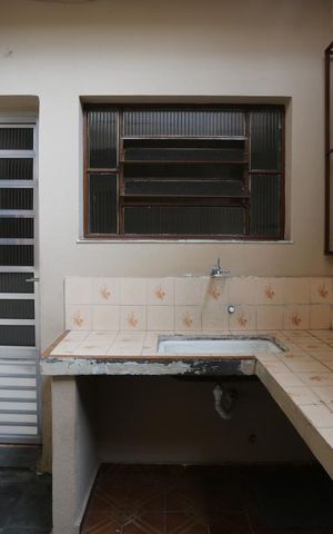 Casa à venda com 144m², 5 quartos e 1 vagaÁrea de Serviço