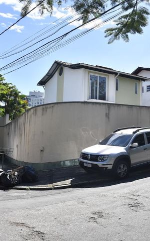 Casa à venda com 650m², 4 quartos e 4 vagasFachada