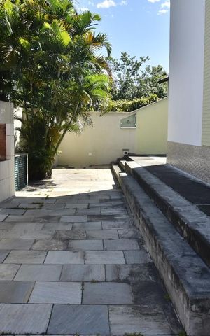 Casa à venda com 650m², 4 quartos e 4 vagasÁrea Externa