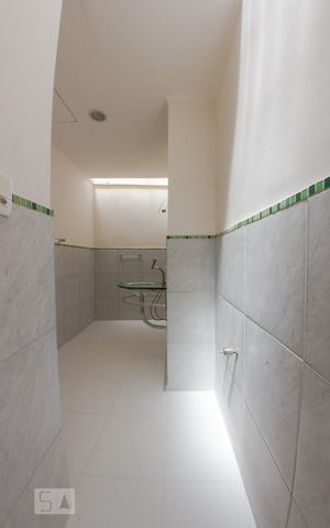 Casa à venda com 400m², 4 quartos e 2 vagas Casa à venda com 400m², 4 quartos e 2 vagasBanheiro