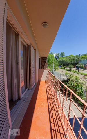 Casa à venda com 400m², 4 quartos e 2 vagas Casa à venda com 400m², 4 quartos e 2 vagasSacada do Quarto 1
