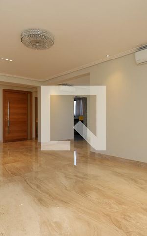 Apartamento à venda com 228m², 4 quartos e 3 vagas Apartamento à venda com 228m², 4 quartos e 3 vagasSala de estar