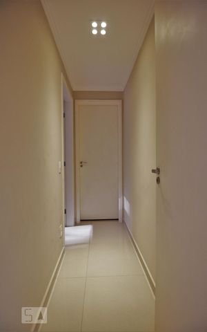 Apartamento à venda com 80m², 2 quartos e 1 vagaCorredor