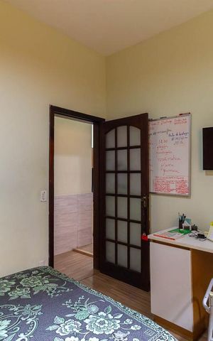 Casa à venda com 339m², 5 quartos e 4 vagas Casa à venda com 339m², 5 quartos e 4 vagasQuarto 3