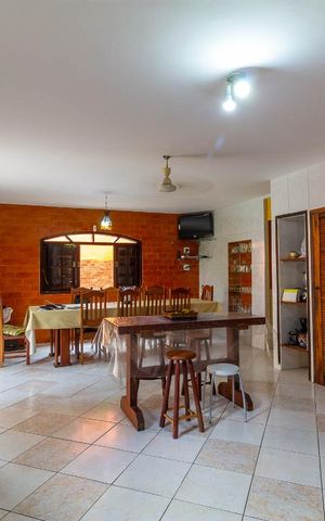 Casa à venda com 339m², 5 quartos e 4 vagas Casa à venda com 339m², 5 quartos e 4 vagasCozinha