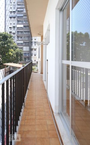 Apartamento à venda com 80m², 2 quartos e 1 vaga Apartamento à venda com 80m², 2 quartos e 1 vagaVaranda
