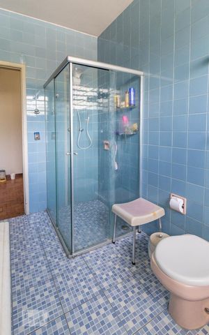 Casa à venda com 500m², 4 quartos e 4 vagas Casa à venda com 500m², 4 quartos e 4 vagasBanheiro