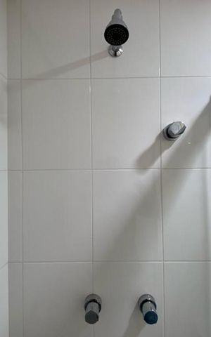 Apartamento à venda com 85m², 2 quartos e 2 vagas Apartamento à venda com 85m², 2 quartos e 2 vagasChuveiro