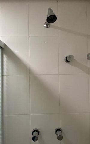 Apartamento à venda com 85m², 2 quartos e 2 vagas Apartamento à venda com 85m², 2 quartos e 2 vagasChuveiro