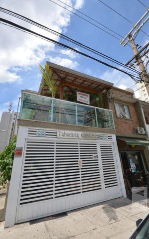 Casa à venda com 180m², 3 quartos e 2 vagasFachada