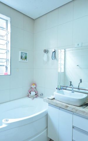 Casa à venda com 180m², 3 quartos e 2 vagasBanheiro Social