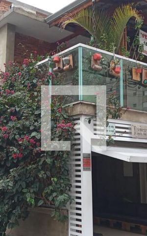 Casa à venda com 180m², 3 quartos e 2 vagas Casa à venda com 180m², 3 quartos e 2 vagasFachada