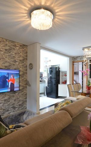 Casa à venda com 180m², 3 quartos e 2 vagasSala