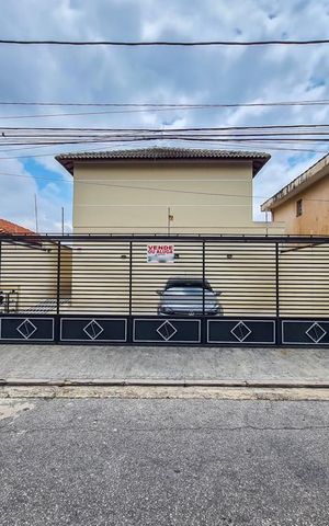 Casa à venda com 65m², 2 quartos e 1 vaga Casa à venda com 65m², 2 quartos e 1 vagaFachada
