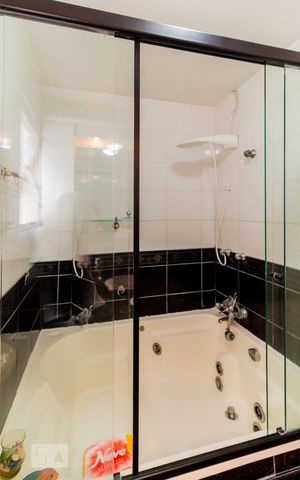 Apartamento à venda com 130m², 3 quartos e 2 vagasSuíte - Banheiro