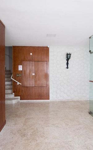 Apartamento à venda com 86m², 2 quartos e 1 vaga Apartamento à venda com 86m², 2 quartos e 1 vagaHall