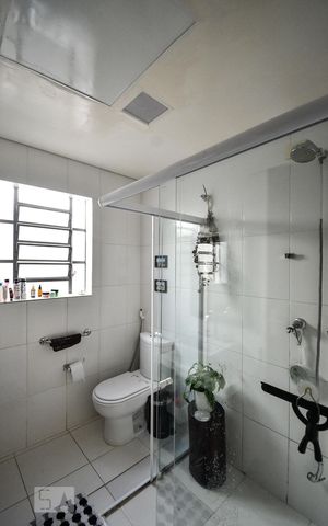 Casa à venda com 240m², 3 quartos e 2 vagasBanheiro