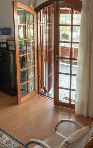 Casa à venda com 240m², 3 quartos e 3 vagas Casa à venda com 240m², 3 quartos e 3 vagasQuarto 2