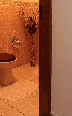 Casa à venda com 240m², 3 quartos e 3 vagas Casa à venda com 240m², 3 quartos e 3 vagasLavabo