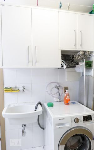 Apartamento à venda com 160m², 3 quartos e 2 vagas Apartamento à venda com 160m², 3 quartos e 2 vagasLavanderia