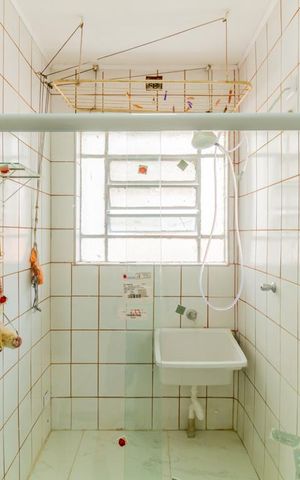 Apartamento à venda com 48m², 2 quartos e sem vagaBanheiro - Box de Vidro