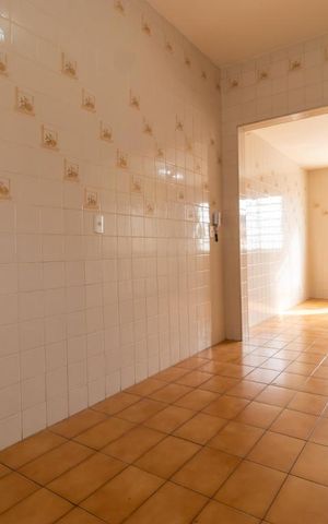Casa à venda com 100m², 3 quartos e 2 vagas Casa à venda com 100m², 3 quartos e 2 vagasCozinha