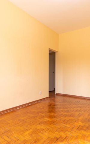 Casa à venda com 100m², 3 quartos e 2 vagas Casa à venda com 100m², 3 quartos e 2 vagasSala