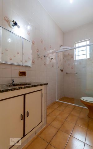 Casa à venda com 100m², 3 quartos e 2 vagas Casa à venda com 100m², 3 quartos e 2 vagasBanheiro
