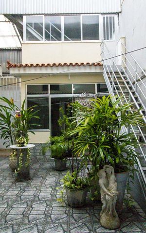 Casa à venda com 200m², 6 quartos e 4 vagas Casa à venda com 200m², 6 quartos e 4 vagasHall de Entrada para o Terraço