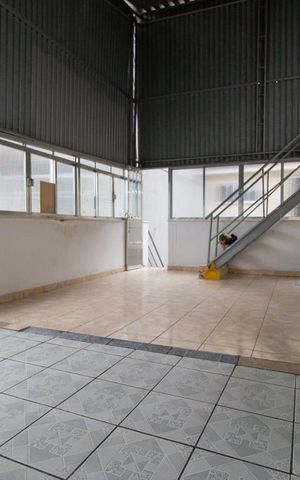 Casa à venda com 200m², 6 quartos e 4 vagas Casa à venda com 200m², 6 quartos e 4 vagasHall do Terraço