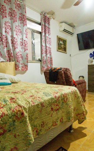 Casa à venda com 200m², 6 quartos e 4 vagas Casa à venda com 200m², 6 quartos e 4 vagasQuitinete 2 - Quarto e Sala