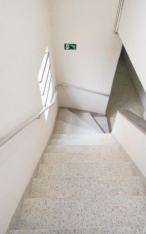 Apartamento à venda com 68m², 1 quarto e sem vaga Apartamento à venda com 68m², 1 quarto e sem vagaEscada