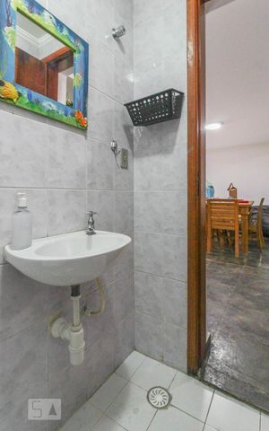 Casa de condomínio para alugar com 200m², 3 quartos e 5 vagas Casa de condomínio para alugar com 200m², 3 quartos e 5 vagasLavabo da Garagem